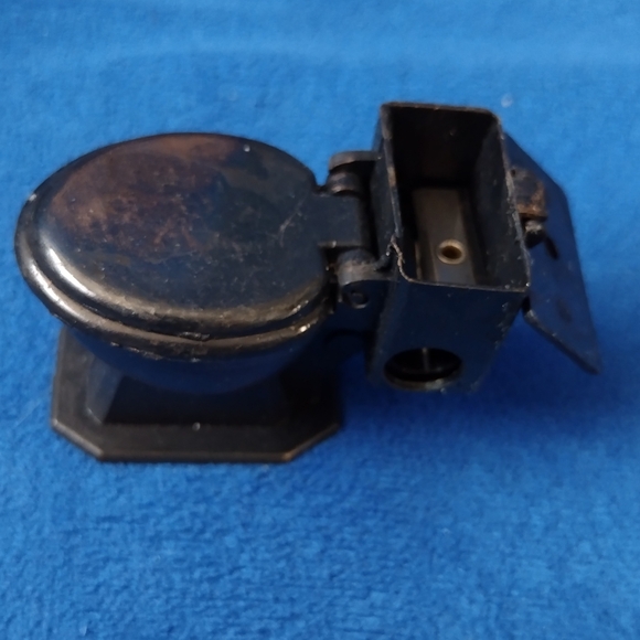 Die Cast Pencil Sharpener - Picture 3 of 5